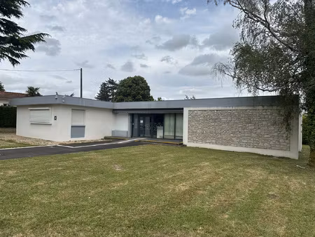 immeuble d'architecte polyvalent a exploiter en bureaux ou h