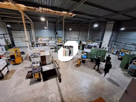 locaux d'activités avec cour