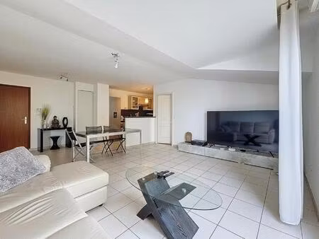 grand 3 pièces lumineux avec parkings et dressing !