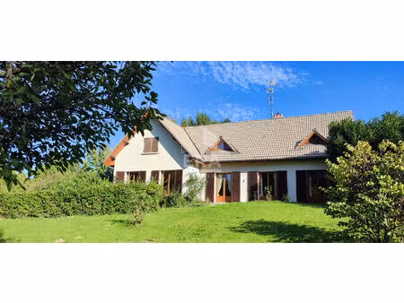 maison située à goux  240 m² sur un terrain de plus de 11 000 m² entièrement clos.