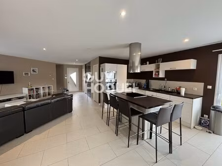 maison familiale de plain-pied  3 chambres  131.5 m²