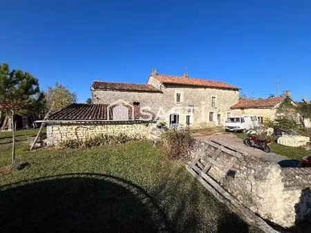 maison ancienne pierres apparentes très spacieuse