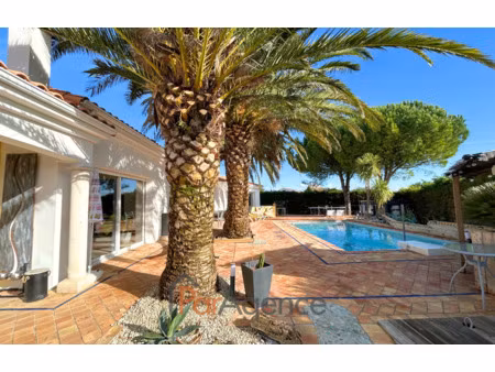 maison de plain-pied 6 pieces 246 m2 habitables avec piscin