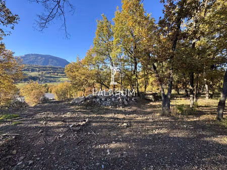 terrain de 722 m² viabilisés avec vue dégagée et entrée ind