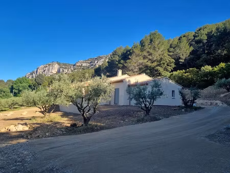 location villa 4 pièces 98 m² à merindol (84360)  1 450 €