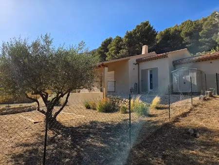location villa 4 pièces 98 m² à merindol (84360)  1 550 €