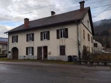 grande maison avec 2 appartements + dépendances - 6 ares de terrain - fort potentiel