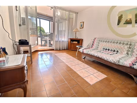 vente studio dans residence avec piscine - terrasse - cave -