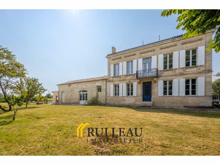 ambes - maison de maitre -charme et modernite- proche de bor