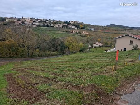 terrain constructible de 940 m²