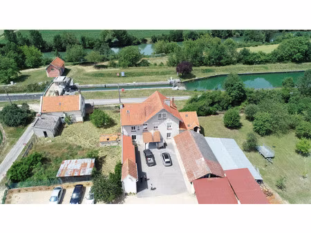 chassemy (02) à vendre superbe propriété de 320 m2 sur un terrain clos de 5 ha avec étang 