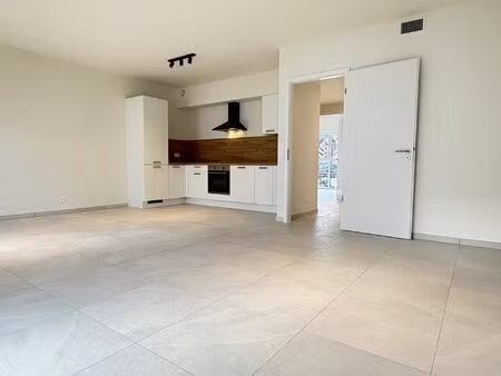 appartement à louer avec terrasse et 2 chambres   saint-servais (vbd47416)