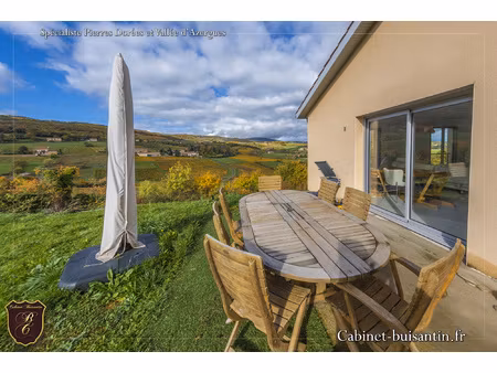 villa récente avec vue