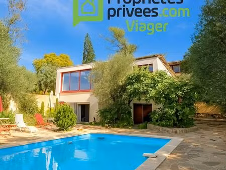 uzes : viager  1 tête 85 ans  villa 8 pièce(s) 211 m2  piscine  terrain de 1500m2