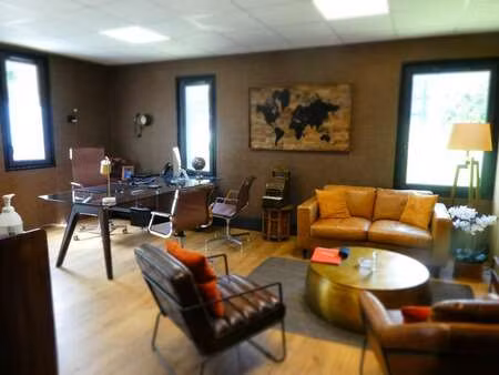 location bureaux et commerces meublé à la roche-sur-yon (85000) : à louer meublé / 146m² l