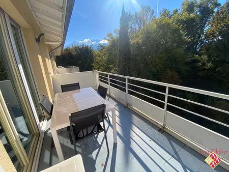 2 pièces dernier étage avec grande terrasse