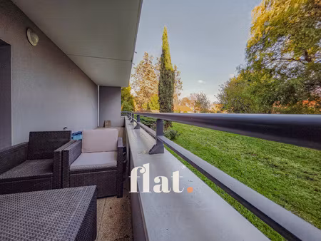 grand studio de 32 m2 - bd jules verne - rdj