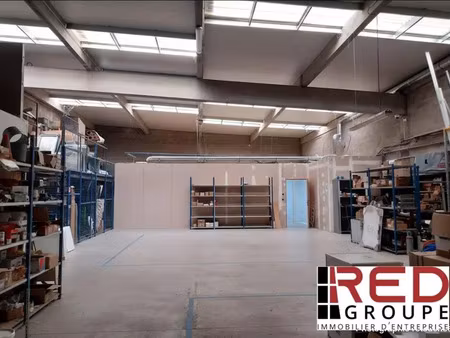 entrepôt avec bureaux et parking