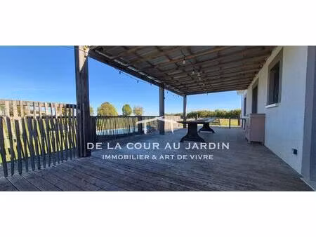 maison contemporaine en rez-de-chaussée  bien situé.