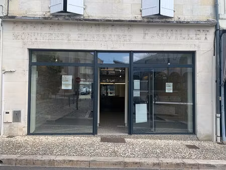 location local commercial 3 pièces  102.00m²  jonzac