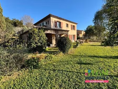 le plan-de-la-tour – élégante villa climatisée avec grand terrain de 2 000 m² et fort...