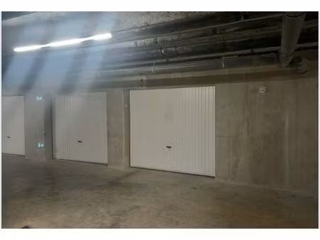 achat parking st genis pouilly 01630