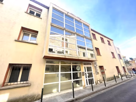 location local professionnel 12m² thuir 66300