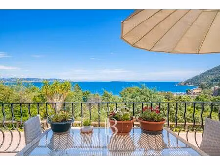 theoule sur mer - villa avec 2 appartements + 1 appartement de gardien- vue mer...