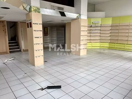 location local commercial 223m²