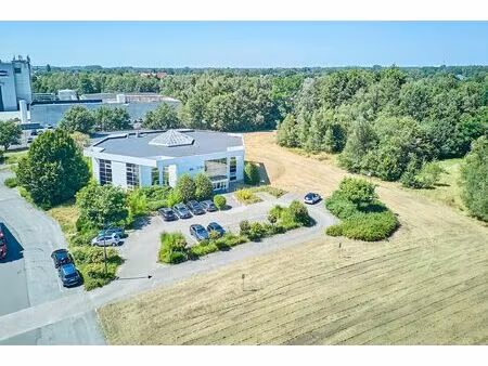 ontwikkelingsgrond van 1.8 ha met kantoor