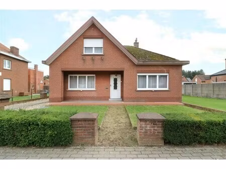 laagbouwwoning met potentieel op zuidgericht perceel van 8 are