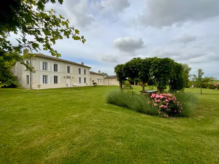 vente maison 10 pièces  327.00m²  jonzac