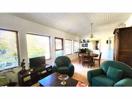 ensemble immobilier de 2 logements avec piscine intérieur + terrain