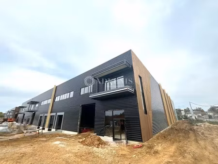 local d'activités a louer