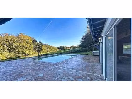 maison avec piscine et terrasse urcuit (64)