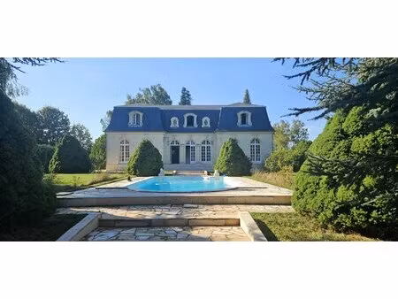 demeure de charme avec piscine à auffargis