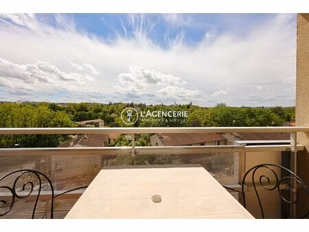 studio meublé proche centre-ville avec balcon