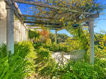 maison familiale 7 pièces de 139 m² sur terrain d'environ 500 m² ? secteur saint-loup  130