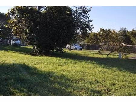 terrain bien situé à vendre à soyaux