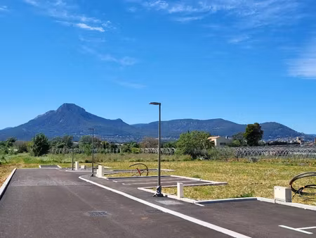 vente terrain 640 m² à la crau (83260)  290 000 €