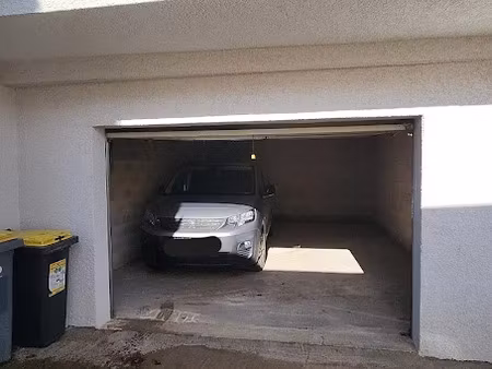 location parking 33 m² à marsillargues (34590)  180 €