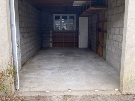 location garage fermé/box 23m2