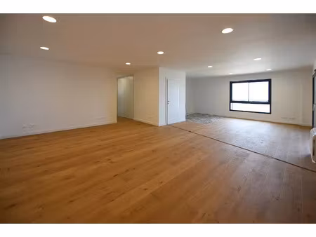 location locaux professionnels 4 pièces 140 m² à lucciana (20290)  2 000 €