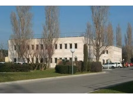 location bureau la penne sur huveaune 83 m²