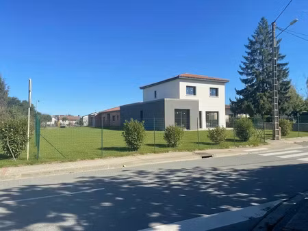 vente maison 4 pièces 134 m² à cazeres (31220)  185 000 €