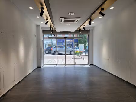 location local commercial