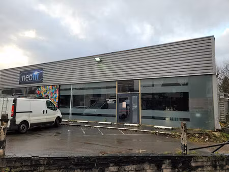 location local commercial