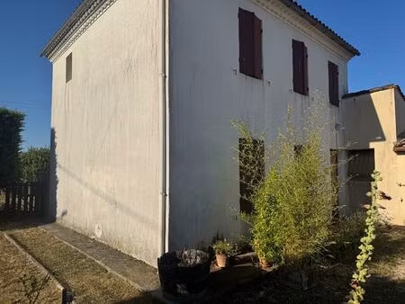 maison avec étage et dépendances sur la commune de mazion