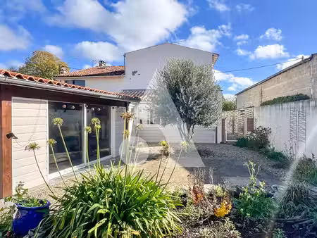 vente maison saintes 17100 - - surface privée