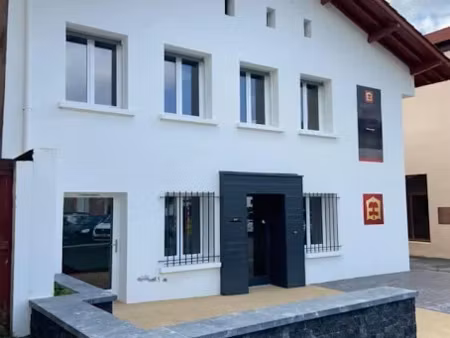 location locaux professionnels 100 m² à saint-jean-pied-de-port (64220)  nan €